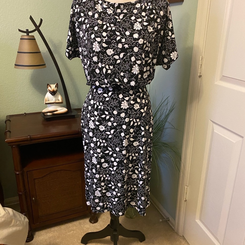 NWOT Ann Taylor Black and White Floral Pattern Dress